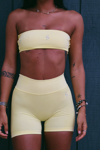 Lightweight strapless top